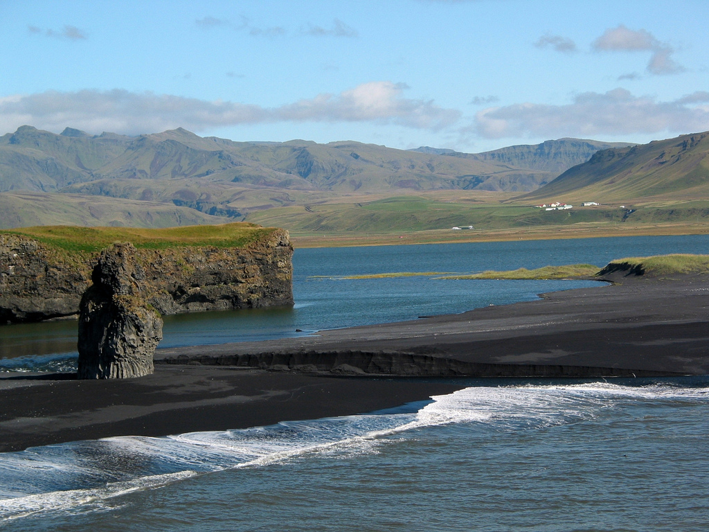 Пляж Мыс Дирхолаэй в Исландии, фото 12