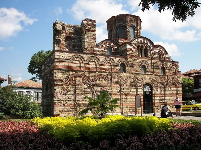 Древняя церковь Христа Пантократора продолжает привлекать туристов