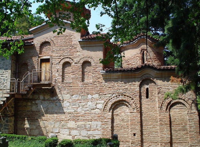 Церковь святых Николая и Пантелеймона считается красивейшим древним сооружением в Болгарии