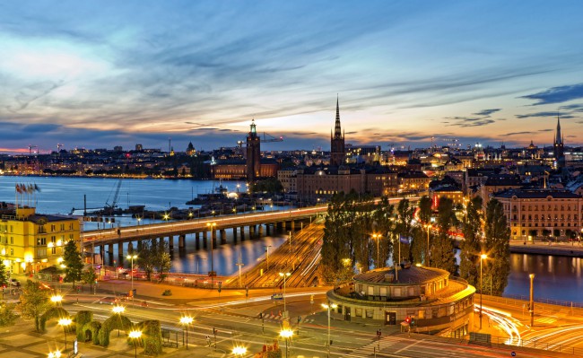 Стокгольм лежит на 14 островах на берегах озера Меларен и пролива Норстрем, и считается одной из самых красивых столиц мира.