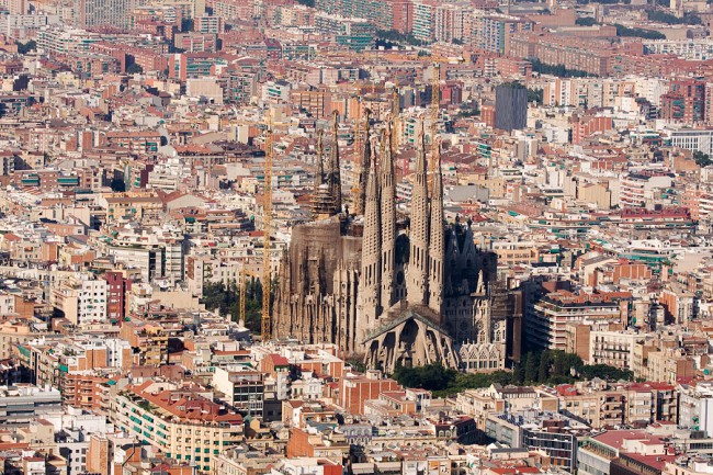 Храм Святого Семейства - это одна из главных достопримечательностей Испании.