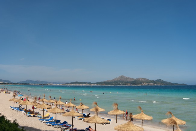 Огромный восьмикилометровый пляж Алькудия на о. Майорка — лучший пляж этого знаменитого острова и один из лучших в Испании.