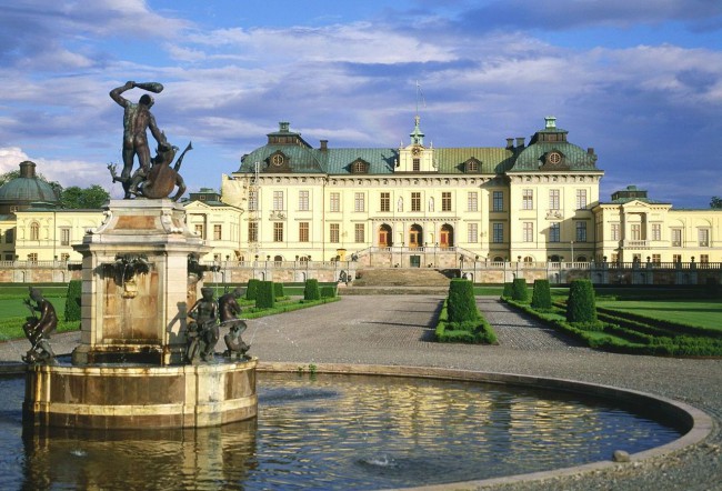 Дроттнингхольм стал первым в Швеции историко-архитектурным комплексом, включенным в список всемирного наследия ЮНЕСКО.
