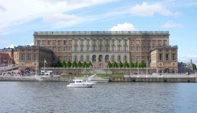 Главный фасад Стокгольмского дворца.