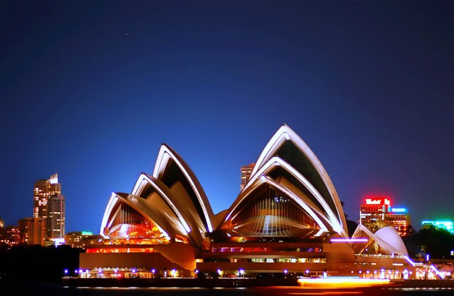 Архитектором Сиднейского Оперного Театра является датчанин Джорн Утсон