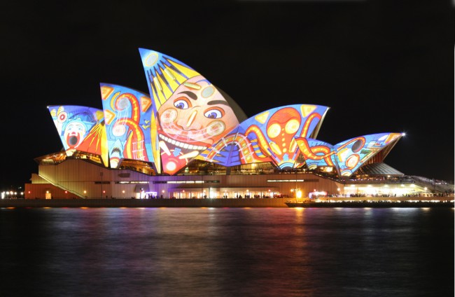 Сиднейский Оперный Театр признан одним из самых выдающихся сооружений современной архитектуры в мире