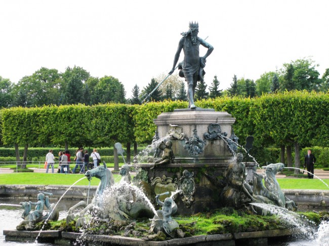 Верхний сад с регулярной планировкой, с фонтаном "Нептун"