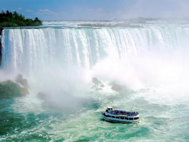 Ниагарский водопад – один из самых известных и популярных водопадов в мире