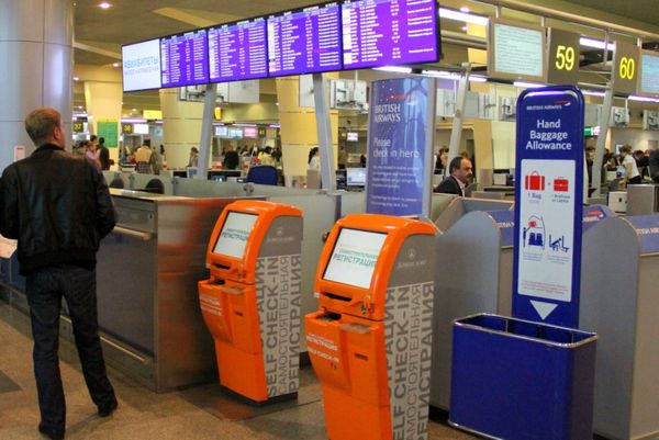 Киоск самостоятельной онлайн регистрации в аэропорту Домодедово