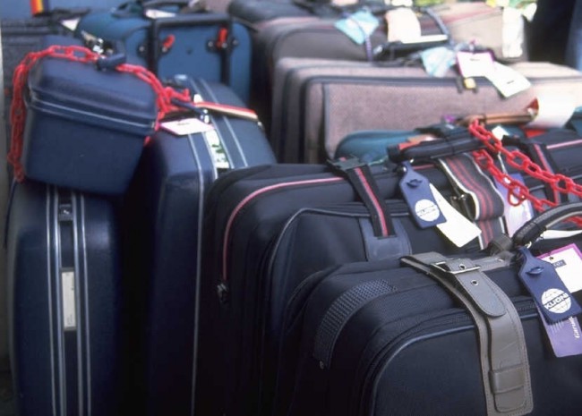 Багаж пассажира, который авиакомпания принимает к перевозке под свою ответственность за его сохранность, маркируется багажной биркой и перевозится в багажном отсеке самолета, называется регистрируемый багаж