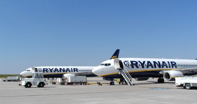 Аэропорты, принимающие рейсы авиакомпании Ryanair, расположены в некотором удалении от крупных городов. Аэропорт Бремена – терминал лоукост авиакомпанииRyanair.]