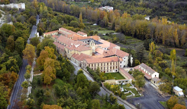Испания. Панорамный вид на одно из довольно молодых высших учебных заведений – университет Instituto deEmpreza