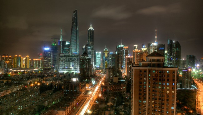 Ночной Шанхай. В Шанхае намного больше университетов и школ, чем в любом другом городе Китая