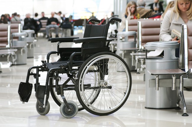 Пассажиры-инвалиды или пожилые люди с ограниченными возможностями требуют особых условий при перелёте