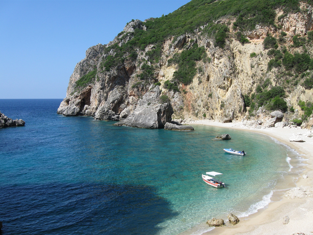 Пляж Палеокастрицы в Греции, фото 11