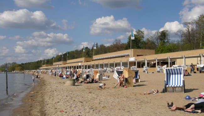 Strandbad Wannsee - один из очень немногих оборудованных пляжей вокруг Берлина.
