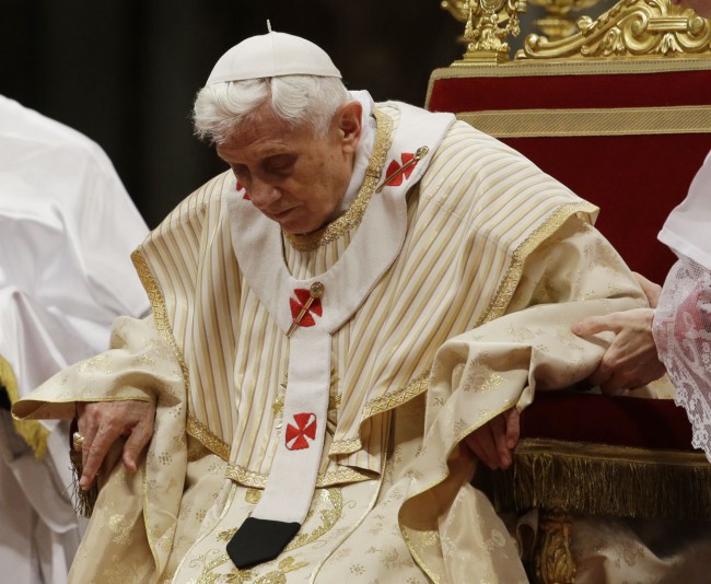 Папа Римский постоянно присутствует в соборе во время мессы