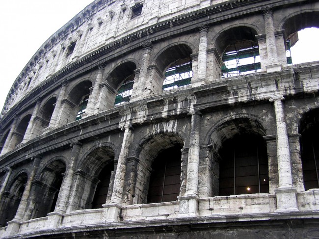 Для строительства древнего Колизея было использовано много архитектурных идей