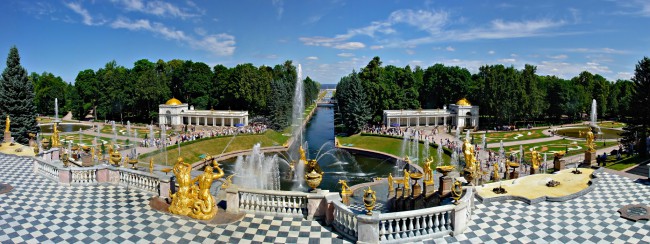 Петергоф - одна из самых роскошных летних царских резиденций