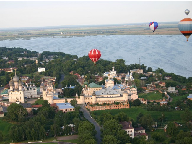 Ростов Великий впервые упоминается в “Повести временных лет” в 862 году.