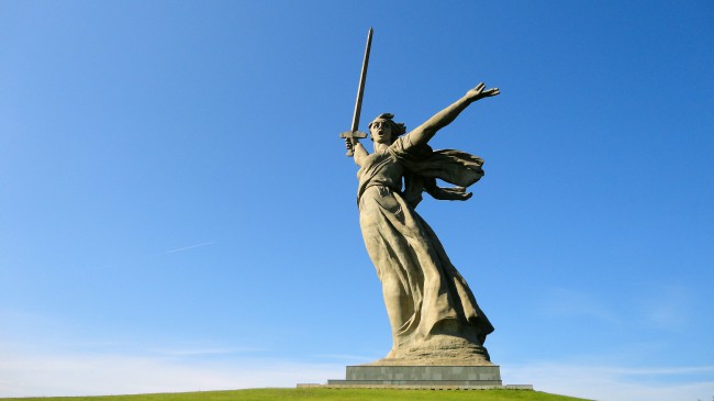 Высота памятника – 86 метров, высота самой скульптуры – 53 метра.
