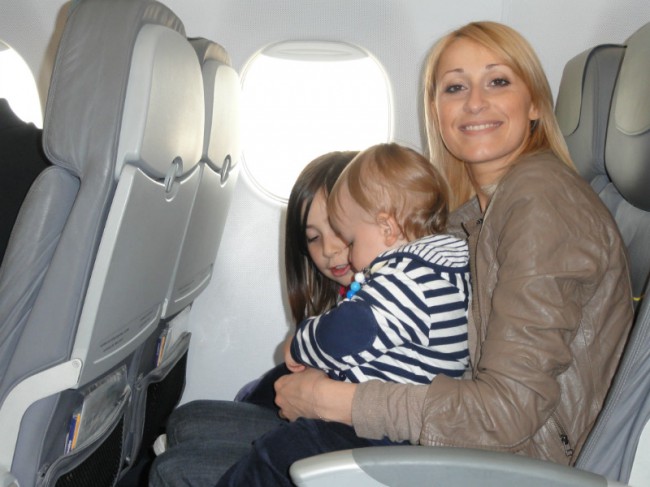Если вы летите с двумя, тремя (и более) детьми, для каждого из них нужен билет с отдельным местом