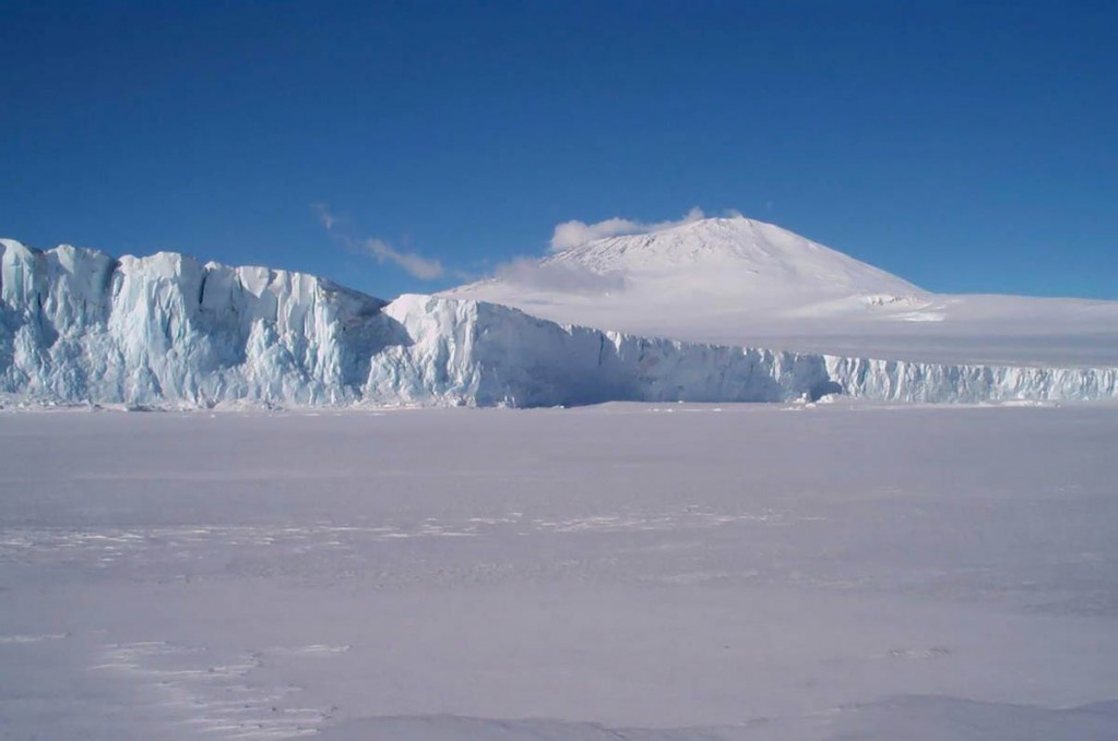 Седьмое место: вулкан Эребус в Антарктиде. 