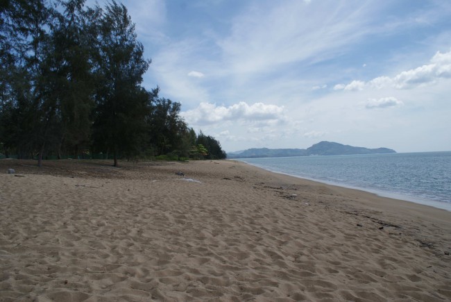 Пляж Май Као является частью национального парка