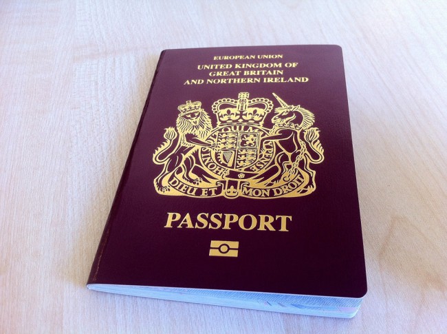 Если вас приглашает в Великобританию родственник, то обязательно нужна копия его британского паспорта или визы