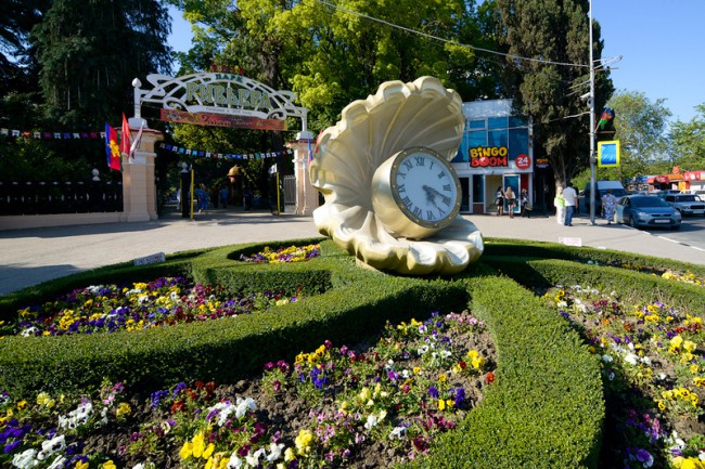 Парк «Ривьера», основанный в 1898 году, является самым популярным парком города-курорта Сочи.