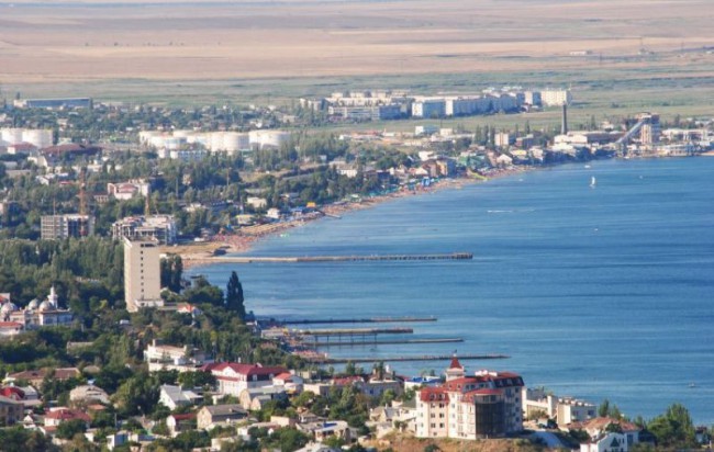 Основанный генуэзцами город-порт Кафа, прославленный великим маринистом Айвазовским, ныне современный курорт Феодосия.