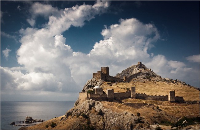 Во время посещения Генуэзской крепости в Судаке, как будто переносишься на много веков назад.