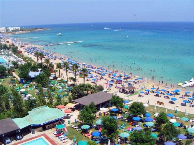 На пляжах Кипра можно увидеть много туристов из России качество
