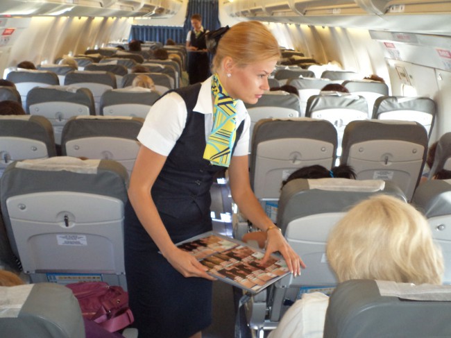 По заказу Агентства AITI/Carat, пассажиры ряда авиарейсов будут получать на борту самолетов пробники увлажняющего крема для лица NIVEA Q10.