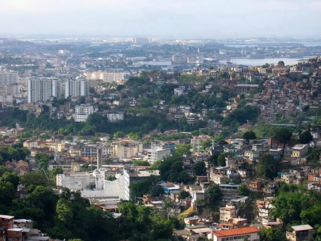 Вид на Рио-де-Жанейро из фавелы Росинья