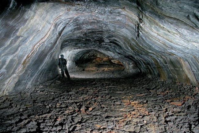 Лавовые пещеры могут достигать до 15 метров в ширину