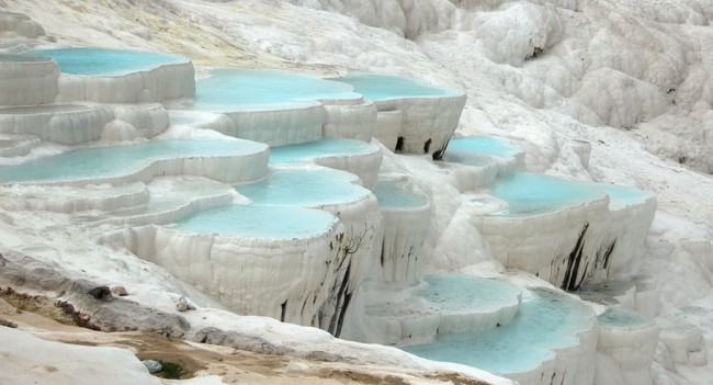 17 геотермальных источников с температурой воды от 35 до 100 °C