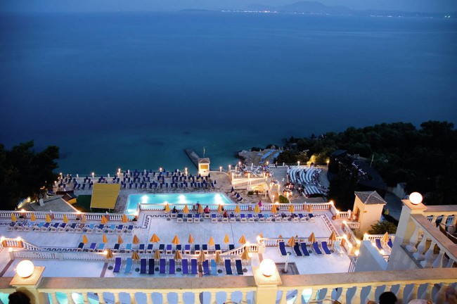 До 12 мая 2011 года отель Sunshine Corfu Hotel & Spa 4 назывался Magic Life