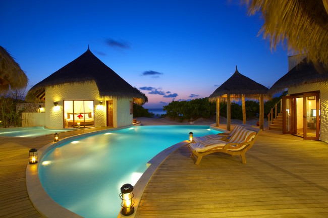 Роскошный отель Conrad Maldives Rangali Island расположен на 2 отдельных островах
