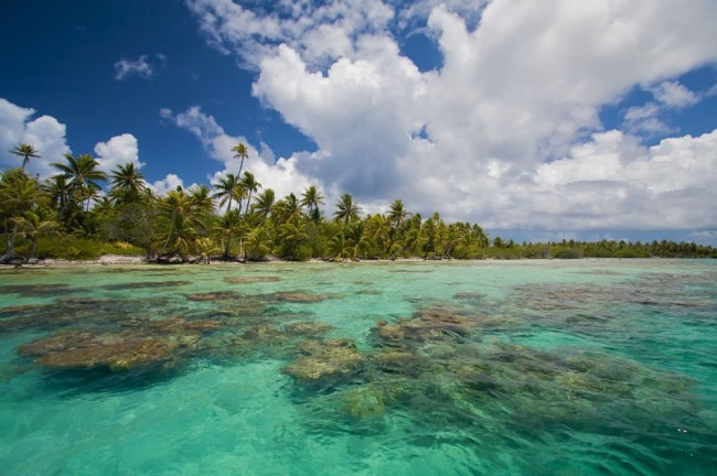 Исторически Туамоту также назывался Опасный архипелаг из-за опасностей для мореплавания