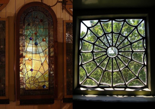 Окна в доме Винчестеров поражают мрачными рамами и футуристическими витражами.