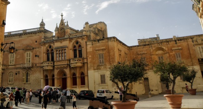 Музей расположен в городе Мдина, древней столице Мальты.