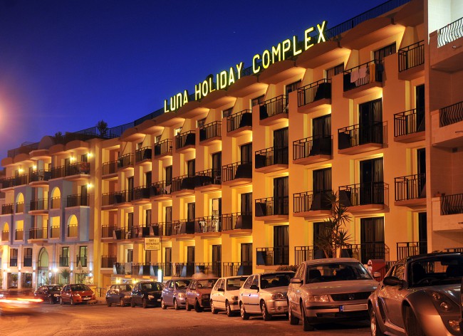 Апарт-отель Luna Holiday Complex 3* расположен в поселке Меллиха