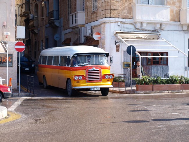 Автобысы являются главным способом передвижения на островах Мальты