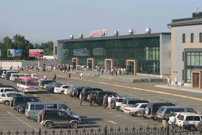 К необходимому терминалу добираемся по Ленинградскому шоссе
