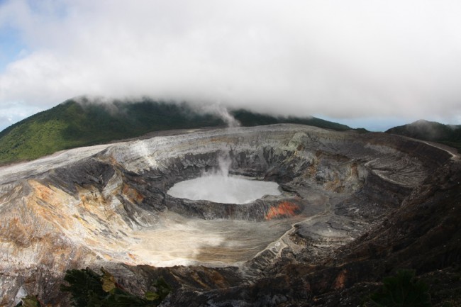 Вулкан Поас активизировался 39 раз в течении последних двух столетий