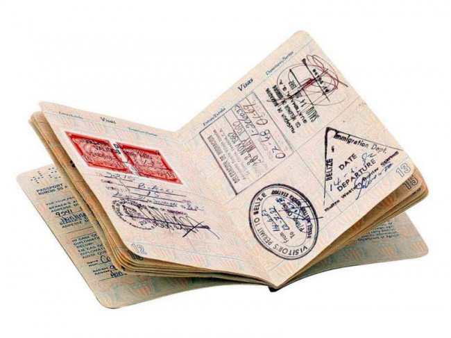 Менеджер туристического агентства должен проверить документы туристов, срок их действия, чтобы не возникло недоразумений при получении визы и пересечении границы.