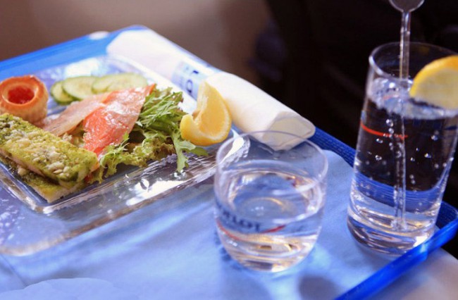 Современный завтрак туриста на борту авиалайнера сильно отличается от «завтрака туриста», который был объектом анекдотов ещё лет двадцать назад.