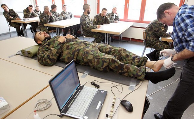 В этой стране для солдат обеспечивают достойную службу. Швейцарская армия тестирует новые носки, для максимального комфорта при активных учениях