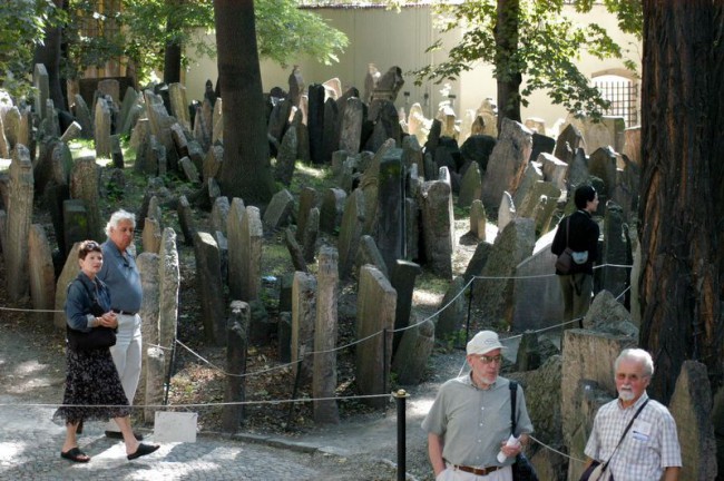 Старое еврейское Кладбище в Праге